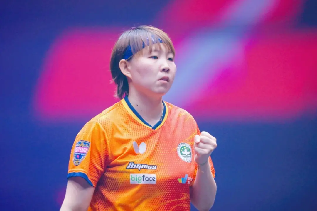 冠军, 一年前她正, div