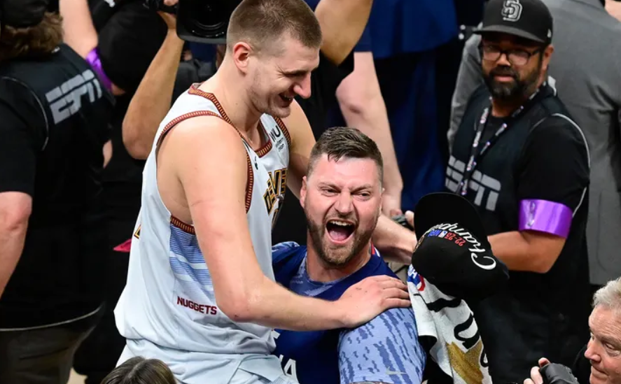 且自己因这, src