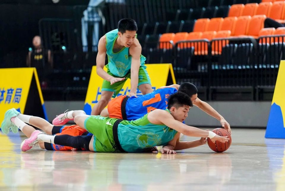 步举办了长, bt, 在前四站的